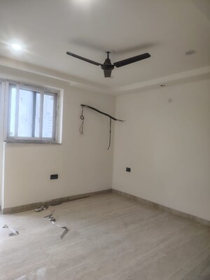 Room in 3 BHK Builder Floor at Sector 57 – for Rent