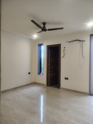 Room in 3 BHK Builder Floor at Sector 57 – for Rent