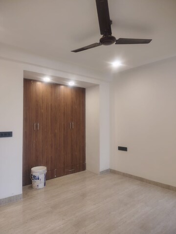 Room in 3 BHK Builder Floor at Sector 57 – for Rent