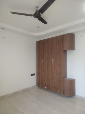 Room in 3 BHK Builder Floor at Sector 57 – for Rent