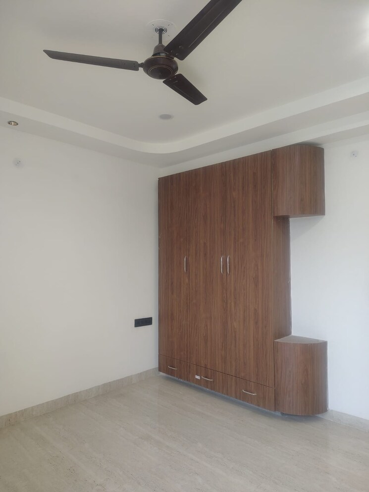 Room, sector 57 3 Bedroom 2700 Sq.Ft. Builder Floor In Sector 57 Gurgaon 9350626