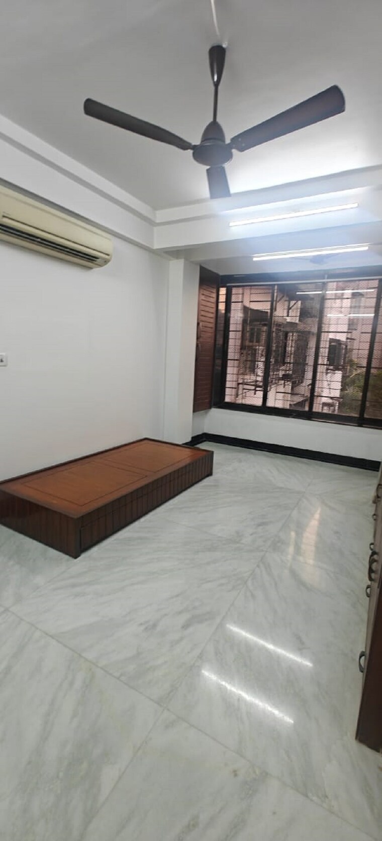 Room, bandra west 2 Bedroom 750 Sq.Ft. Apartment In Bandra West Mumbai 9350614