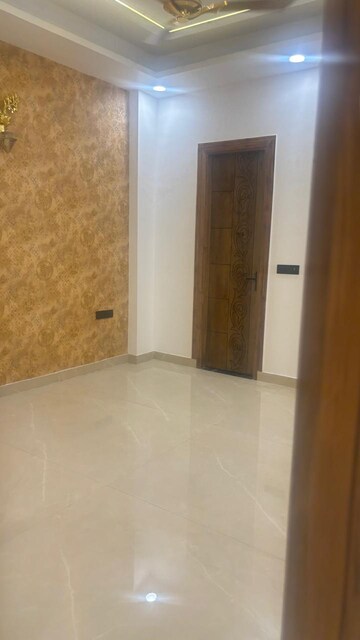 Room in 3 BHK Builder Floor at Jaipuria Heritage, Shahpur Bamheta – for Sale
