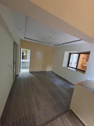 Room in 2 BHK Apartment at Khar West – for Rent