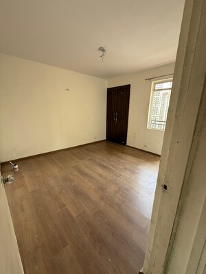 Room in 4 BHK Builder Floor at Sarfabad Village – for Sale