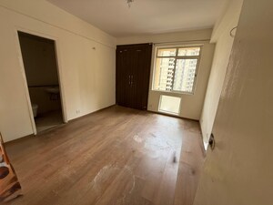 Room in 4 BHK Builder Floor at Sarfabad Village – for Sale