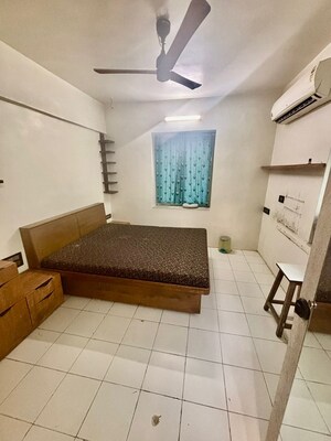 Bedroom in 2 BHK Apartment at Santacruz West – for Rent