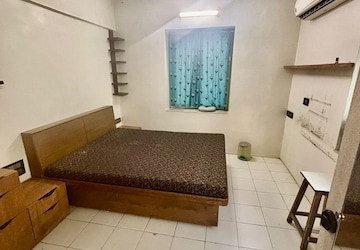 Bedroom in 2 BHK Apartment at Santacruz West – for Rent