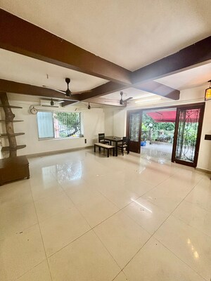 2 BHK Apartment For Rent in Santacruz West