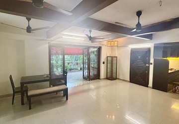 Living Room in 2 BHK Apartment at Santacruz West – for Rent