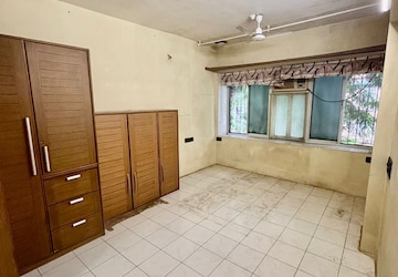 Room in 2 BHK Apartment at Santacruz West – for Rent