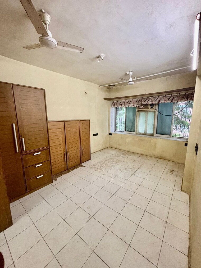 Room, santacruz west 2 Bedroom 750 Sq.Ft. Apartment In Santacruz West Mumbai 9350653