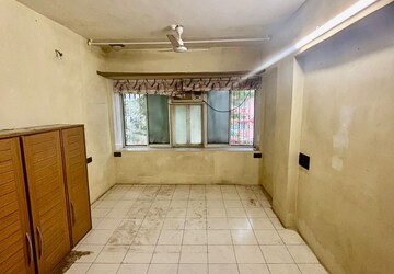 Room in 2 BHK Apartment at Santacruz West – for Rent