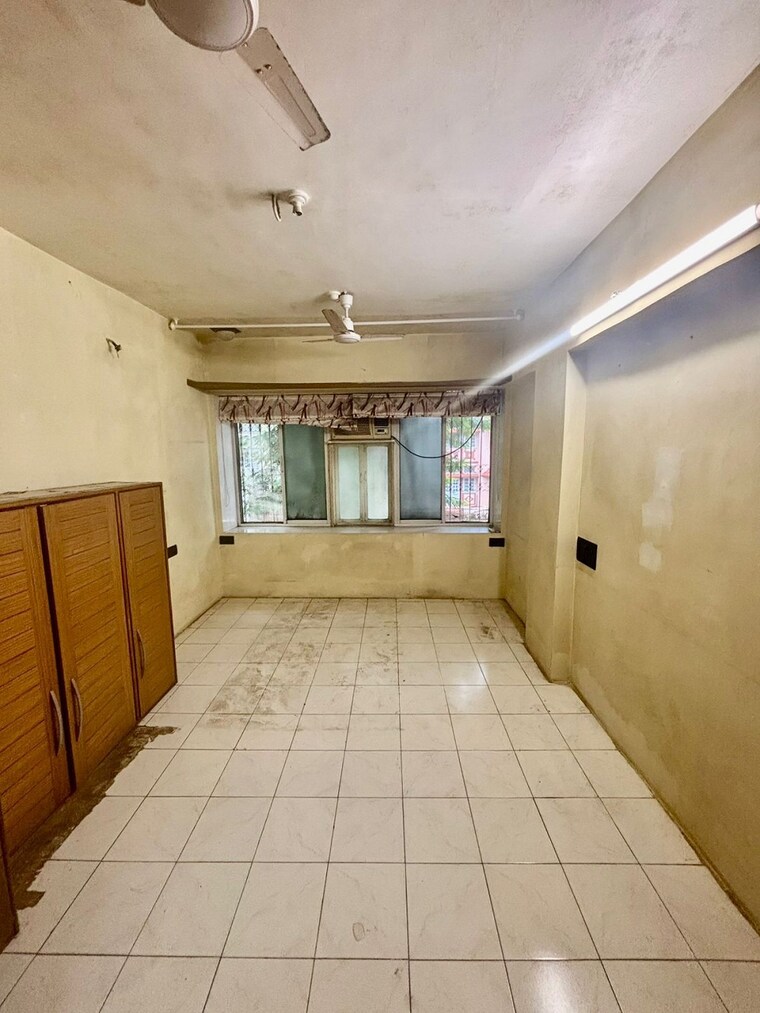 Room, santacruz west 2 Bedroom 750 Sq.Ft. Apartment In Santacruz West Mumbai 9350653