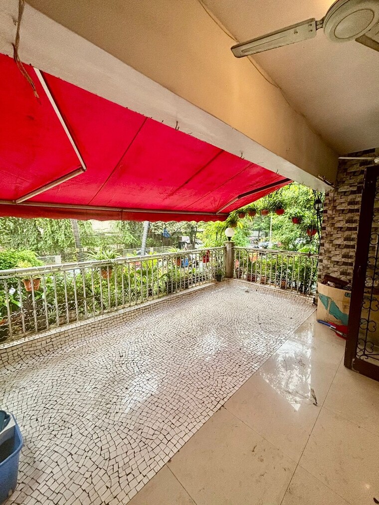 Terrace, santacruz west 2 Bedroom 750 Sq.Ft. Apartment In Santacruz West Mumbai 9350653