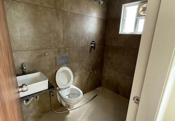 Bathroom in 5 BHK Villa at Silver Arch Thane West, Samata Nagar – for Sale