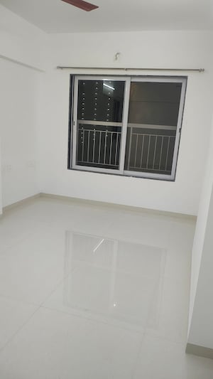Room in 2 BHK Apartment at Sion – for Sale