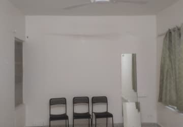 Room in 2 BHK Apartment at Bandra West – for Rent