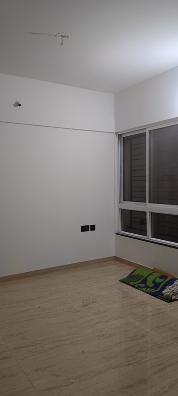 Room in 3 BHK Apartment at VTP Beaumonde, Kharadi – for Rent