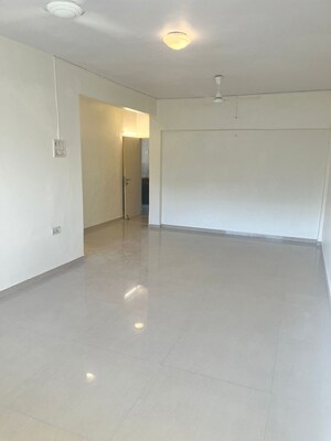 Room in 3 BHK Apartment at Juhu – for Rent