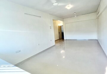 Room in 3 BHK Apartment at Juhu – for Rent