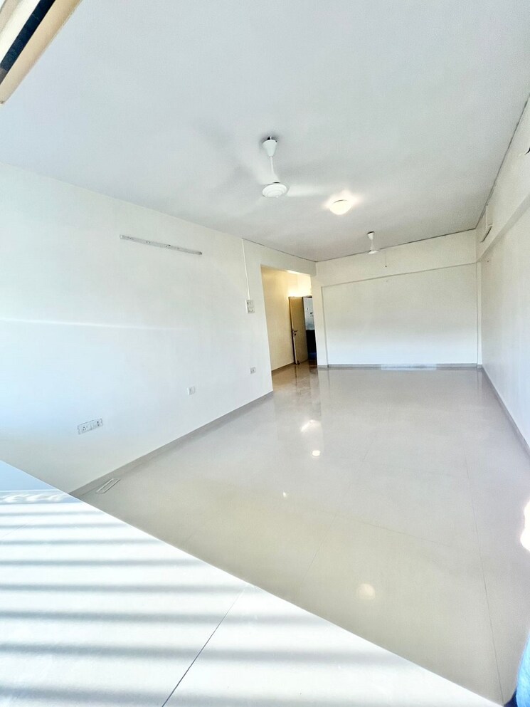 Room, juhu 3 Bedroom 1200 Sq.Ft. Apartment In Juhu Mumbai 9350685