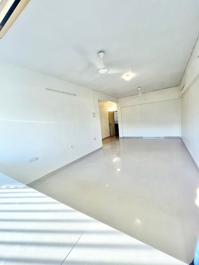 Room, juhu 3 Bedroom 1200 Sq.Ft. Apartment In Juhu Mumbai 9350685