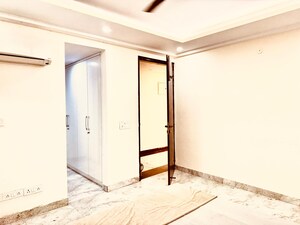 Room in 3.5 BHK Builder Floor at Vipul World Floors, Sector 48 – for Rent