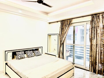 Bedroom in 3.5 BHK Builder Floor at Vipul World Floors, Sector 48 – for Rent
