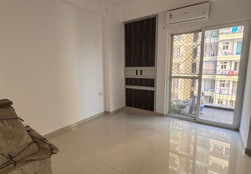 Room in 2.5 BHK Apartment at Amrapali Empire, Sain Vihar – for Sale