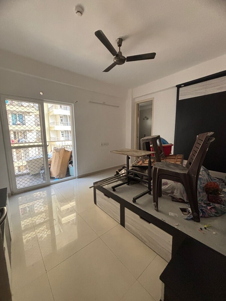 Room, amrapali-empire 2.5 Bedroom 1215 Sq.Ft. Apartment In Sain Vihar Ghaziabad 9350690