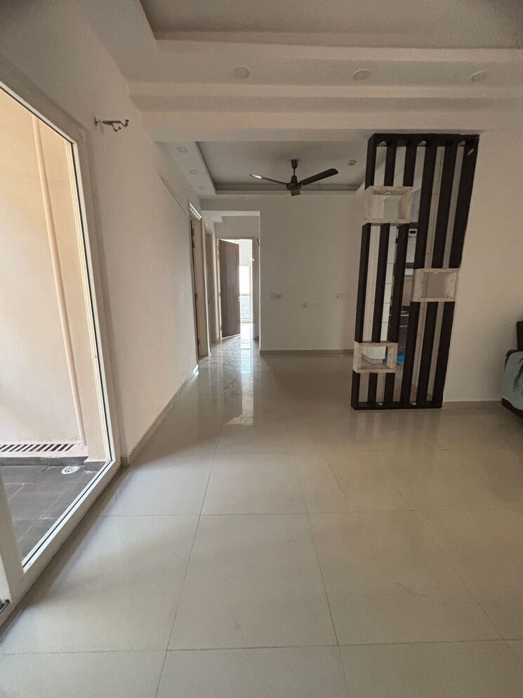 Room, amrapali-empire 2.5 Bedroom 1215 Sq.Ft. Apartment In Sain Vihar Ghaziabad 9350690