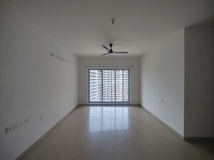 Room in 2 BHK Apartment at Kalpataru Hills, Manpada – for Rent