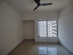 Room in 2 BHK Apartment at Kalpataru Hills, Manpada – for Rent