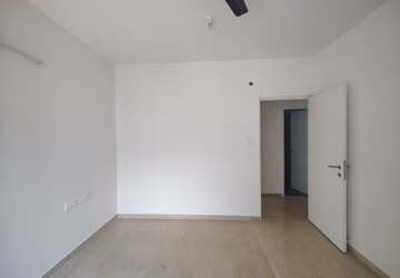 Room in 1 BHK Apartment at Kalpataru Hills, Manpada – for Rent