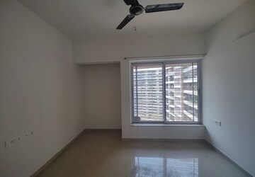 Room in 1 BHK Apartment at Kalpataru Hills, Manpada – for Rent