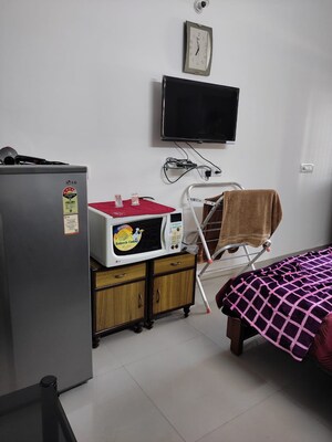 Bedroom in Studio Apartment at Arun Vihar, Sector 29 – for Rent