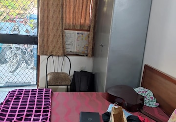 Master Bedroom in Studio Apartment at Arun Vihar, Sector 29 – for Rent