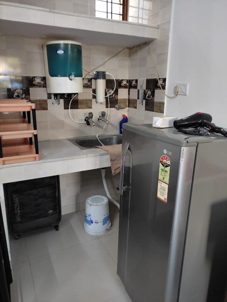 Master Bedroom, arun-vihar Studio 410 Sq.Ft. Apartment In Sector 29 Noida 9350732