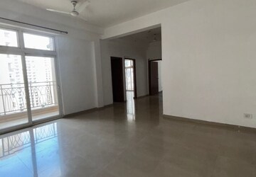 Room in 2 BHK Apartment at Mahagun Mahagunpuram, Shastri Nagar – for Sale