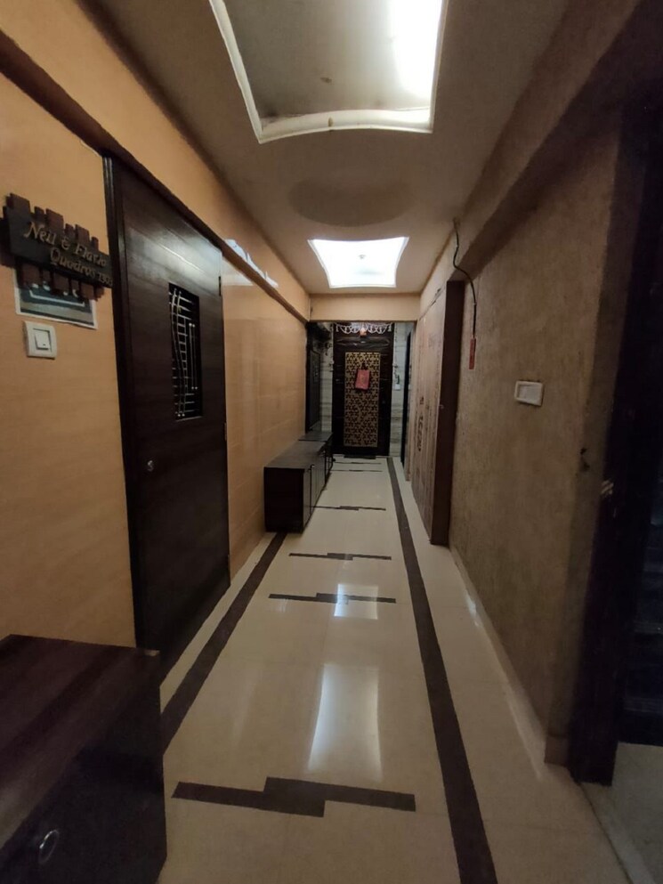 Room, khar west 1.5 Bedroom 550 Sq.Ft. Apartment In Khar West Mumbai 9350749