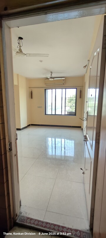 Room in 1 BHK Apartment at Cosmos Regency Kavesar, Kavesar – for Rent