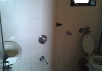 Bathroom in 1 BHK Apartment at Santacruz West – for Rent