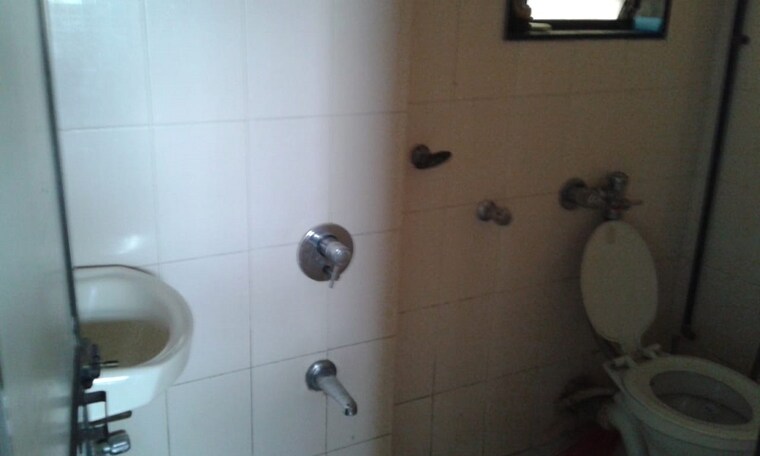 Bathroom, santacruz west 1 Bedroom 550 Sq.Ft. Apartment In Santacruz West Mumbai 9350782