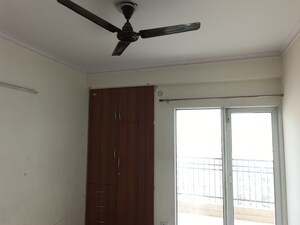 Room in 2 BHK Apartment at JM Florance, Tech Zone 4 Greater Noida – for Rent