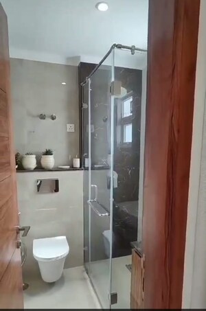 Furnished Amenities in 2.5 BHK Apartment at Amrapali Platinum, Sector 119 – for Sale