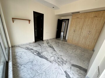 Room in 4 BHK Apartment at Supreme Sankalpita, Bandra West – for Rent