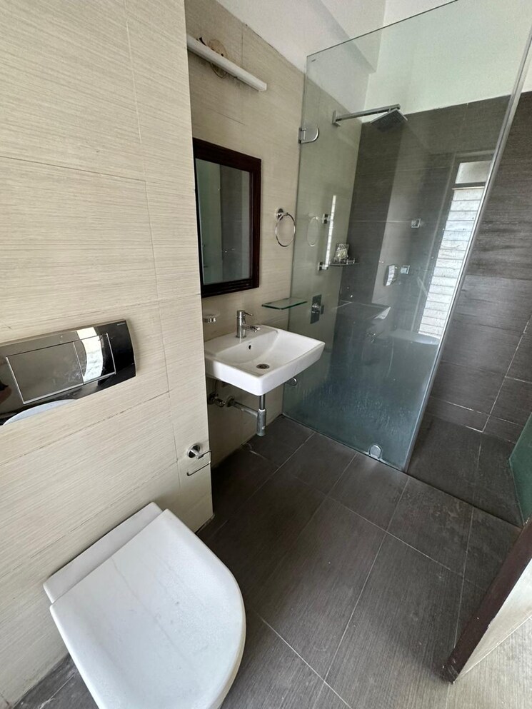 Bathroom, supreme-sankalpita 4 Bedroom 1800 Sq.Ft. Apartment In Bandra West Mumbai 9350827