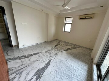 Room in 4 BHK Apartment at Supreme Sankalpita, Bandra West – for Rent