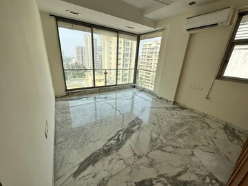 Room in 4 BHK Apartment at Supreme Sankalpita, Bandra West – for Rent